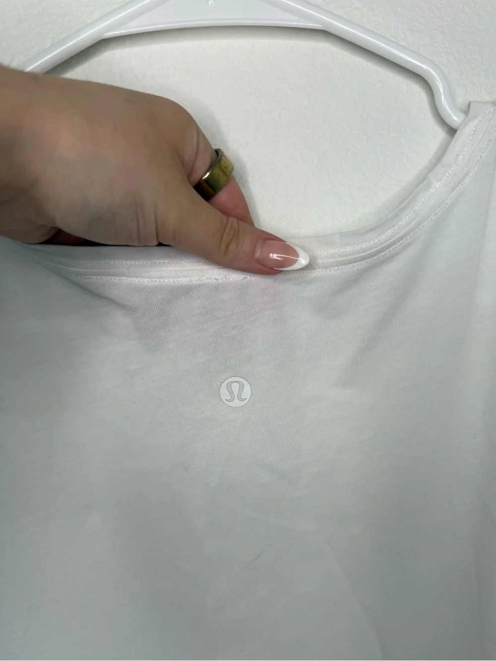 Lululemon white t-shirt